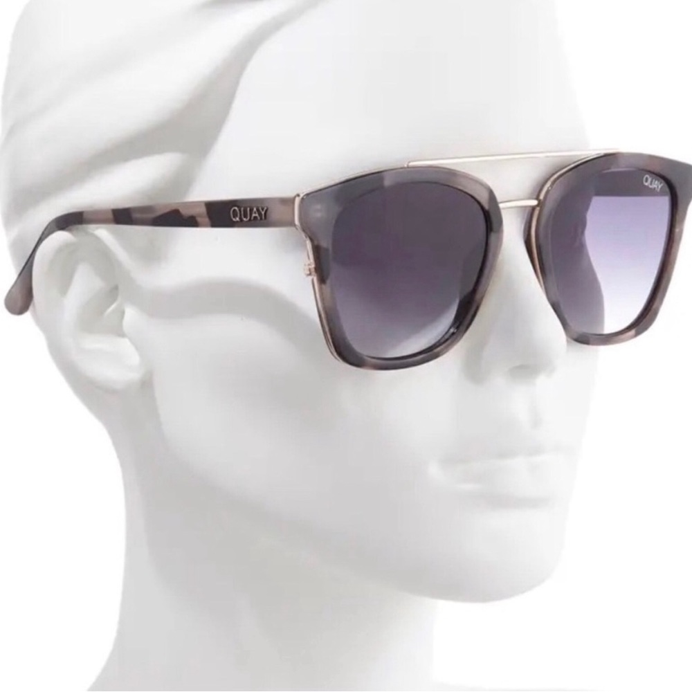 QUAY Sweet Dreams
Sunglasses Milky Tortoise Frame
Grey Gradient Lenses